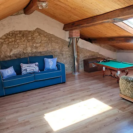 Caravia, Cachucho-casa